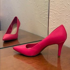 Simply Vera Vera Wang Hot Pink Heels. Size 8